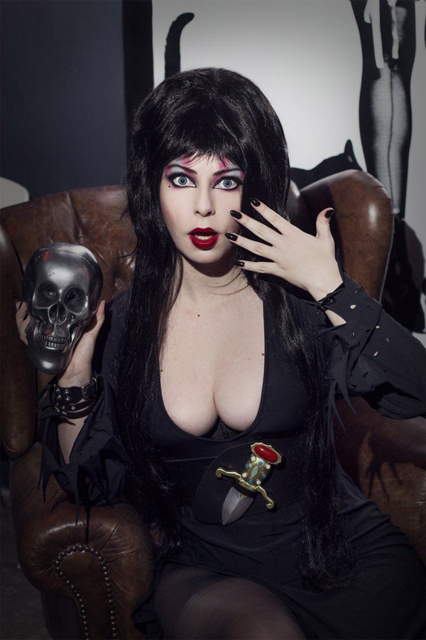 Cosplay sexy d'Elvira 