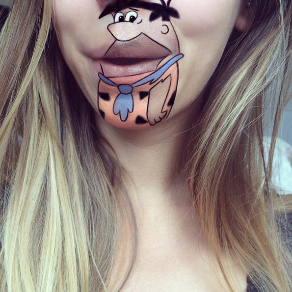 Elle se peint personnages de dessins animés sur ses lèvres