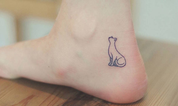 Des idées de tatouages de chats simples 