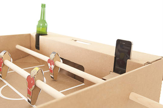 Kartoni-iPhone-und-Flasche1