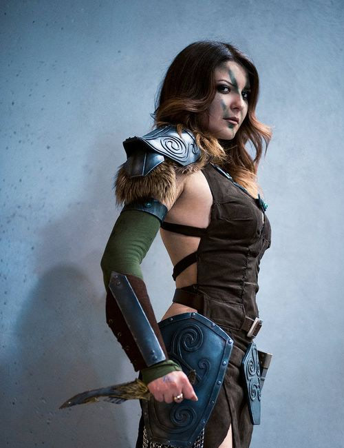 Cosplay sexy d'Aela la Chasseuse