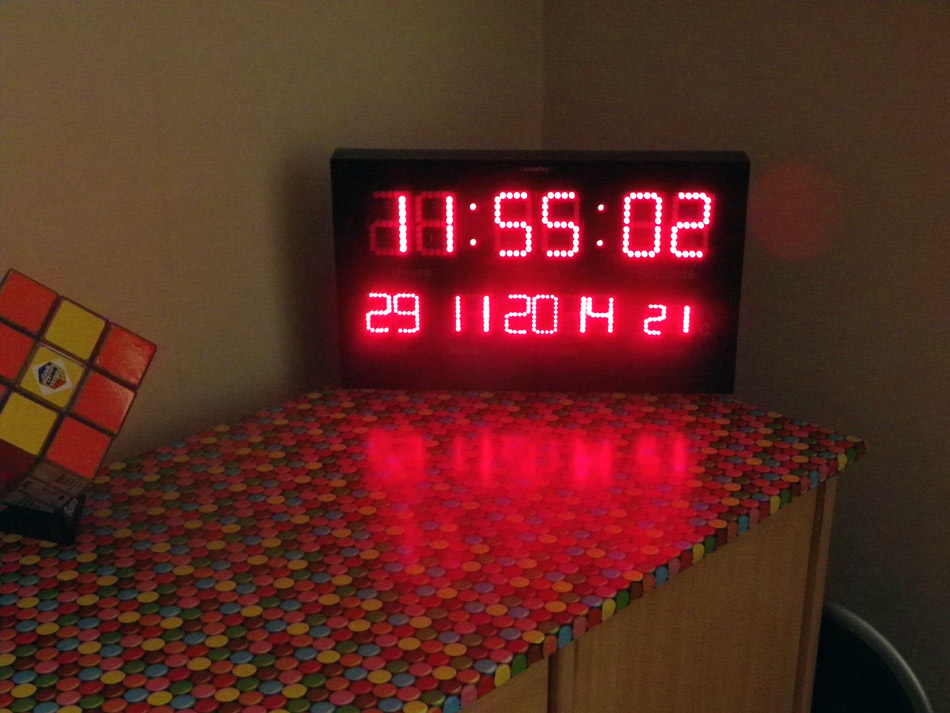 Horloge murale à led geek