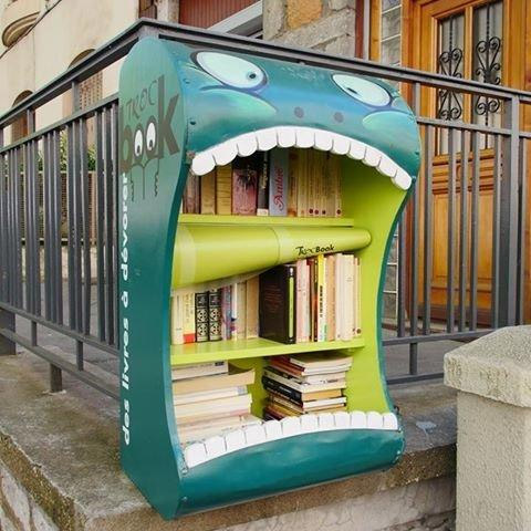 bibliothèque petit monstre